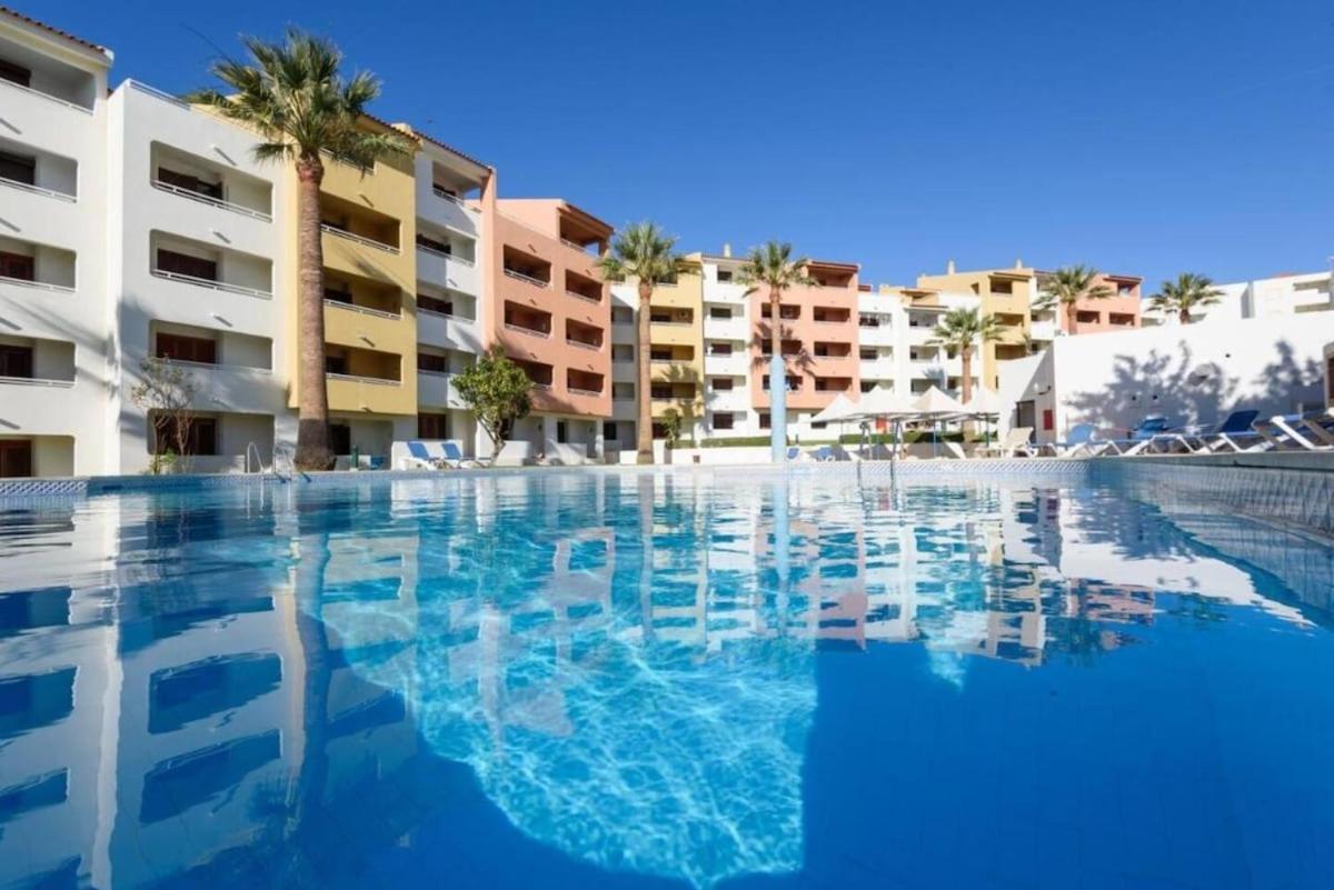 W Swim Pool And Seaview * Albufeira